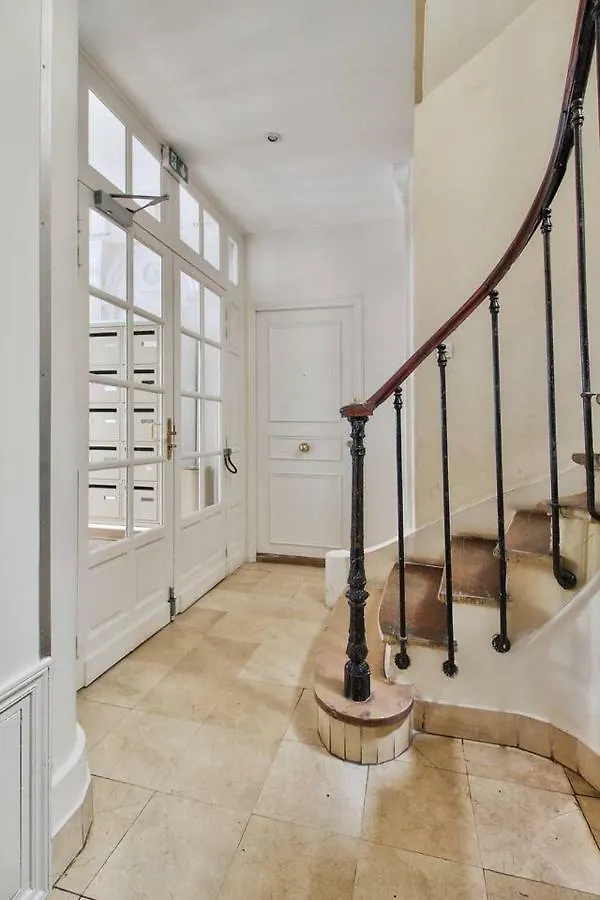 Nest - Le Marais Apartment